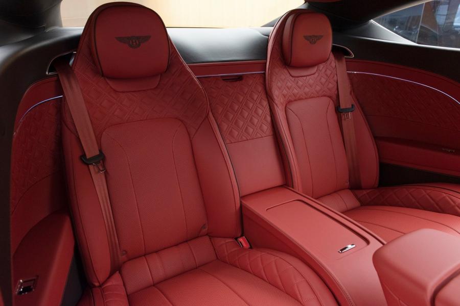 Интерьер Bentley Continental GT W12 2020 года  (UAE) (фото 8 из 10)